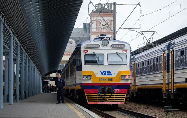 У Київській області пошкоджені колії: низка потягів затримується У Київській області пошкоджені колії: низка потягів затримується